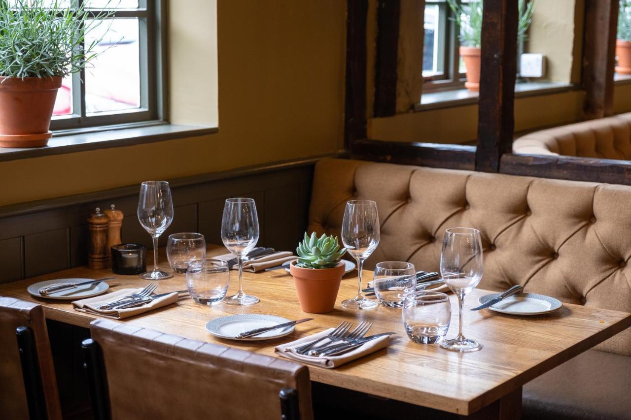 The Cricketers Clavering 外观 照片