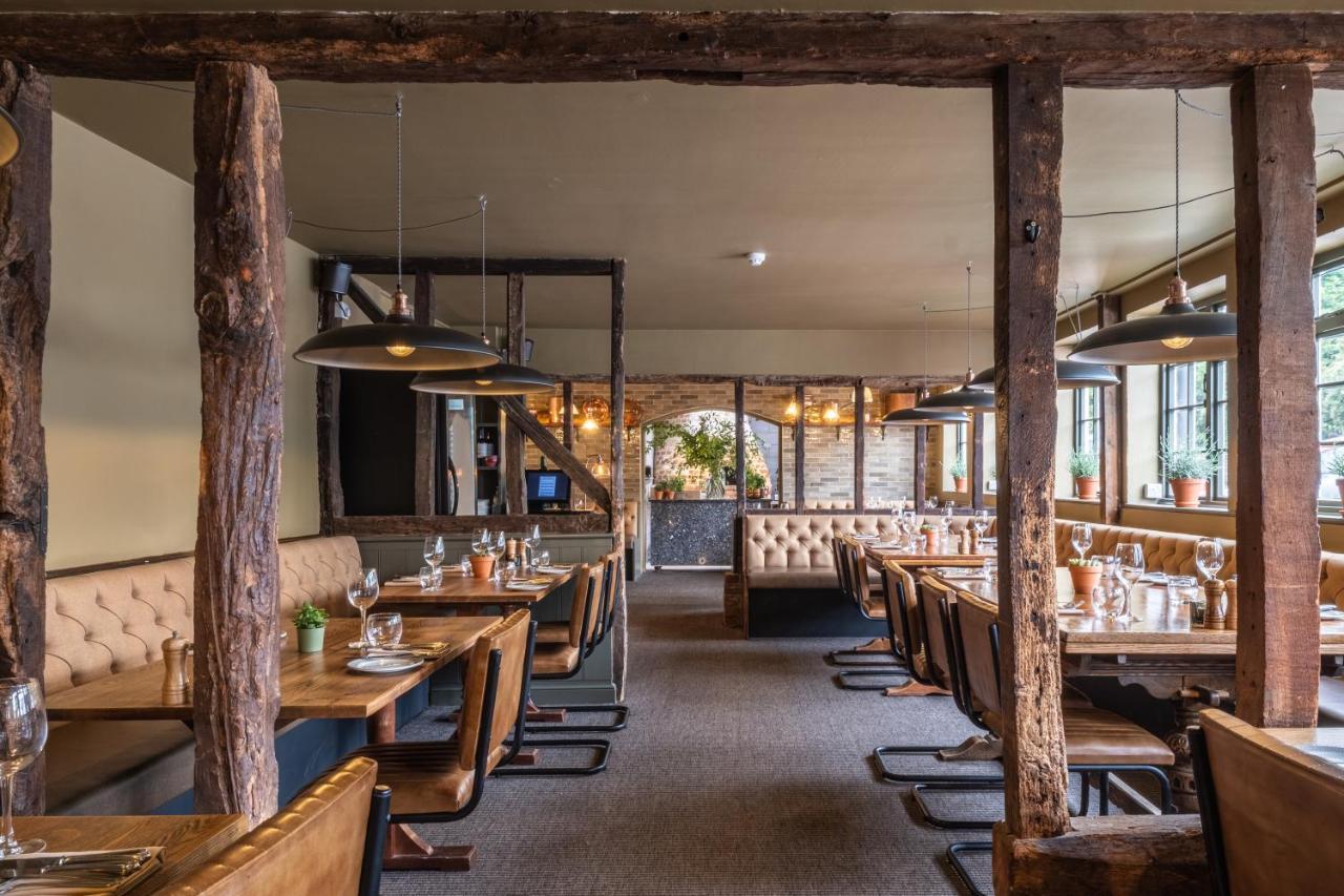 The Cricketers Clavering 外观 照片