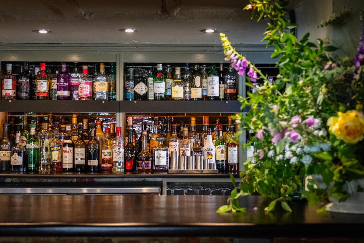 The Cricketers Clavering 外观 照片