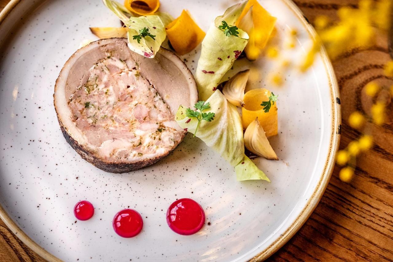 The Cricketers Clavering 外观 照片