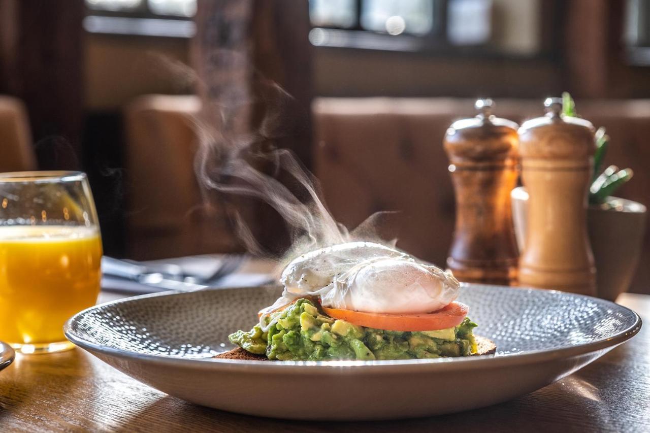The Cricketers Clavering 外观 照片
